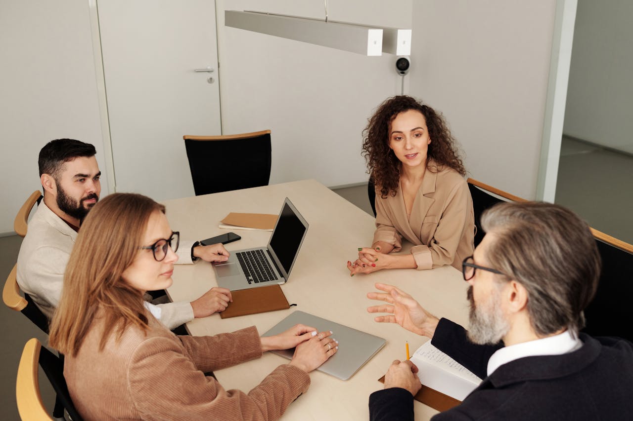 découvrez les 5 notions clés du droit du travail essentielles pour les nouveaux employeurs. maîtrisez les bases légales pour embaucher en toute sérénité et gérer efficacement vos premiers salariés.
